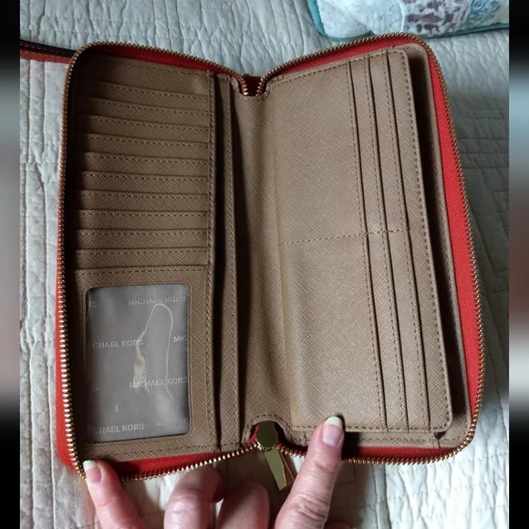 Michael Kors Large Jet Set Pumpkin Burnt Orange Leather Zip Around Wristlet - Picture 7 of 12